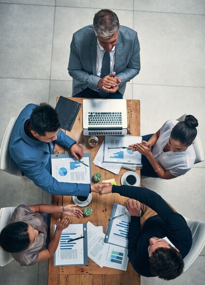 Financial market analysis and investment education
