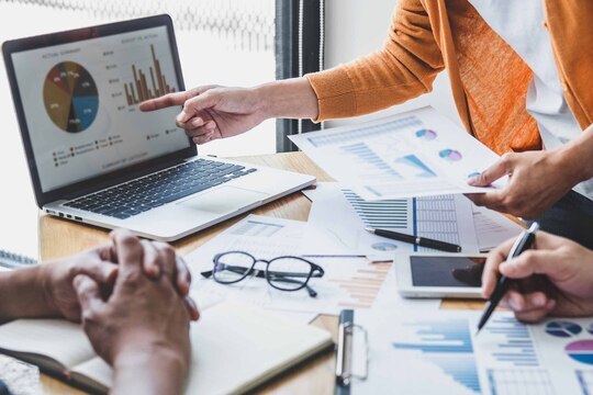 Portfolio monitoring and performance analysis